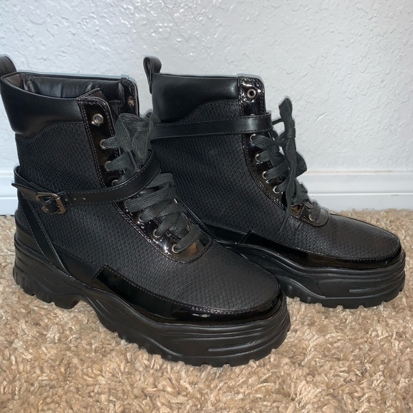 Simmi Shoes combat boot - NEVER BEEN WORN - Picture 1 of 3